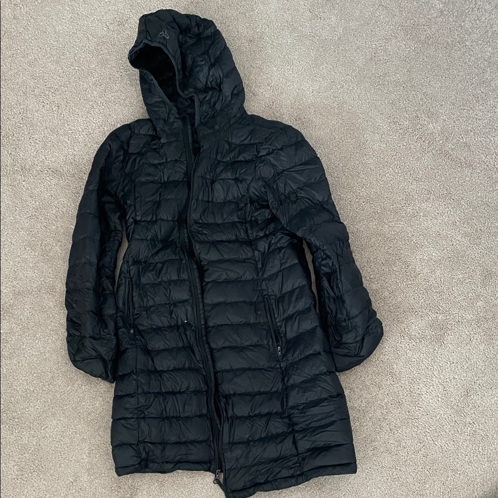 Aritzia TNA Packable Puffer Women's Black Hooded Puffer Coat